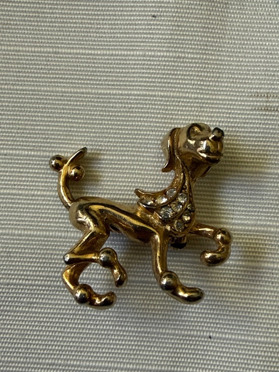 Castlecliff Jewelry - Vintage Castlecliff Gold-tone Dog Brooch with Clear Rhinestones